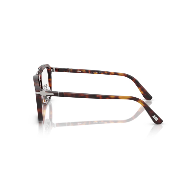 Persol PO 0204V col. 24 è una montatura da vista da donna in acetato marrone tartarugato, dalla forma squadrata e calibro 54.