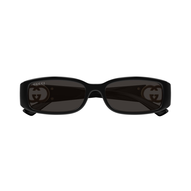 Gucci GG 1661 S col. 001 è un occhiale da sole da donna in acetato nero lucido e calibro 54.