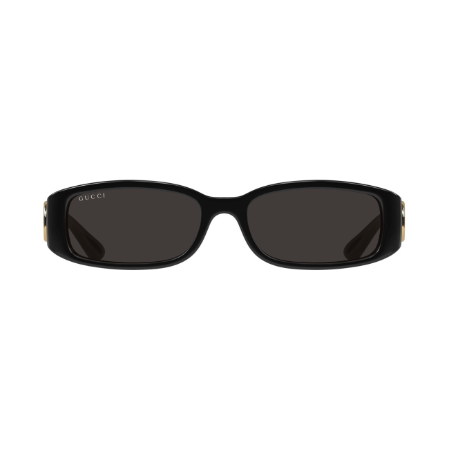 Gucci GG 1661 S col. 001 è un occhiale da sole da donna in acetato nero lucido e calibro 54.