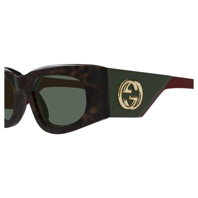 Gucci GG 1664 S col. 002 è un occhiale da sole da donna in acetato nero e rosso e calibro 51.