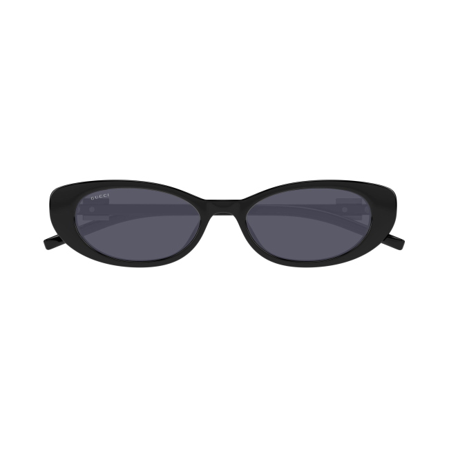 Gucci GG 1680 S col. 001 è un occhiale da sole in acetato nero lucido e calibro 52.