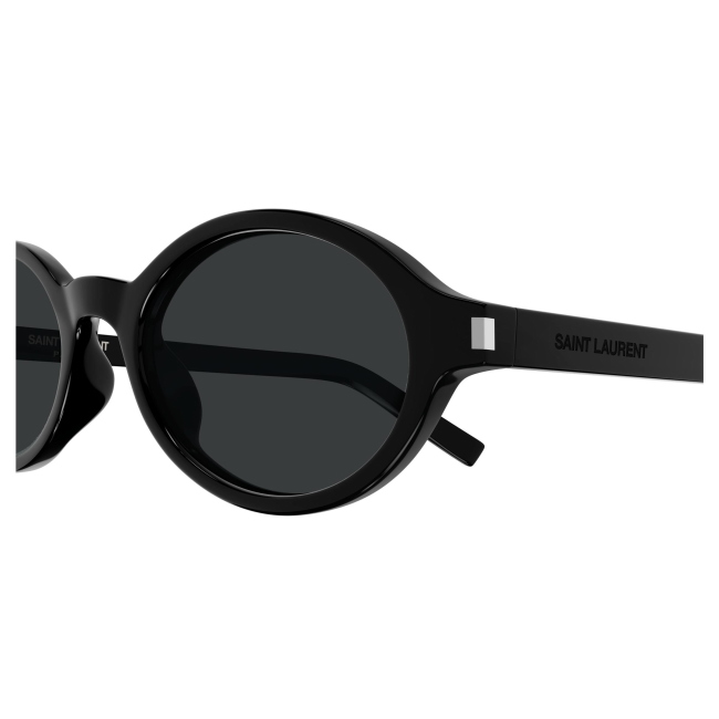 Saint Laurent SL 751 JEANNE col. 001 è un occhiale da sole da donna in acetato nero lucido e calibro 50.