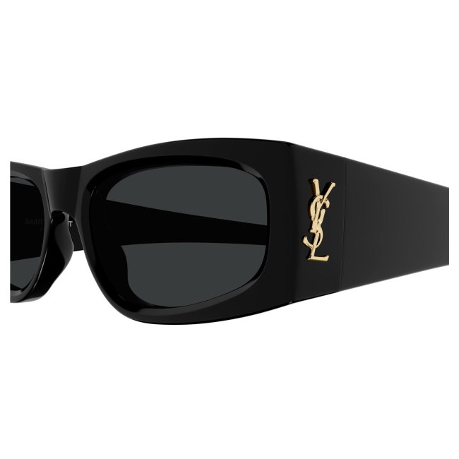 Saint Laurent SL M140 col. 001 è un occhiale da sole da donna in acetato nero lucido e calibro 56.