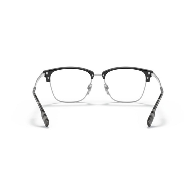 Burberry BE 2359 PEARCE col. 3001 è una montatura da vista da uomo in metallo argento, dalla forma squadrata e calibro 53.