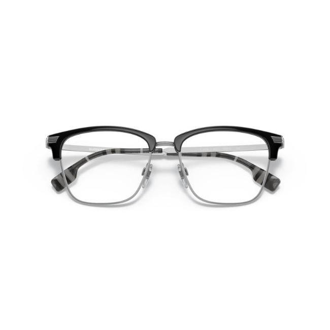 Burberry BE 2359 PEARCE col. 3001 è una montatura da vista da uomo in metallo argento, dalla forma squadrata e calibro 53.