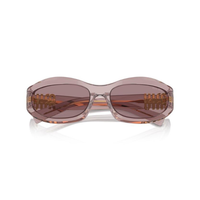 Miu Miu SMU 14Z col. 12W-20I è un occhiale da sole da donna in acetato rosa trasparente, dalla forma irregolare e calibro 59.