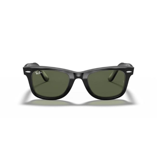 Ray-Ban 2140F SOLE col. 901 è un occhiale da sole in acetato e calibro 52.