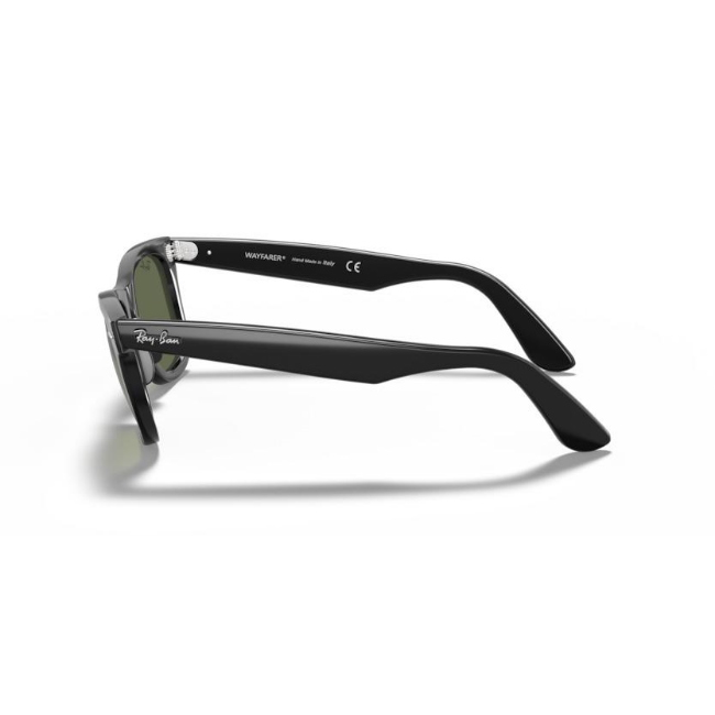 Ray-Ban 2140F SOLE col. 901 è un occhiale da sole in acetato e calibro 52.