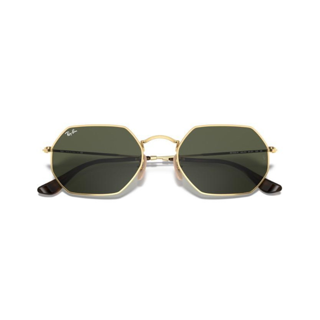 Ray-Ban 3556N SOLE col. 001 è un occhiale da sole in metallo e calibro 53.