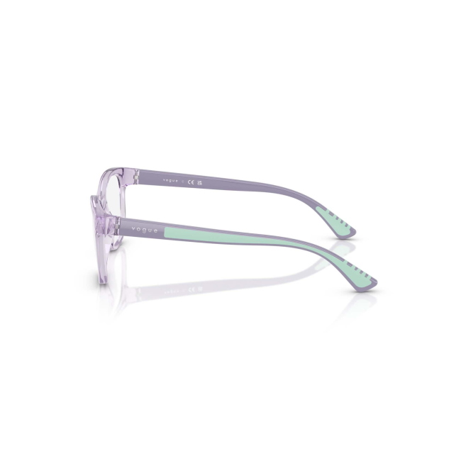Vogue Kids VY 2033 col. 2745 è una montatura da vista in acetato viola trasparente e calibro 46.