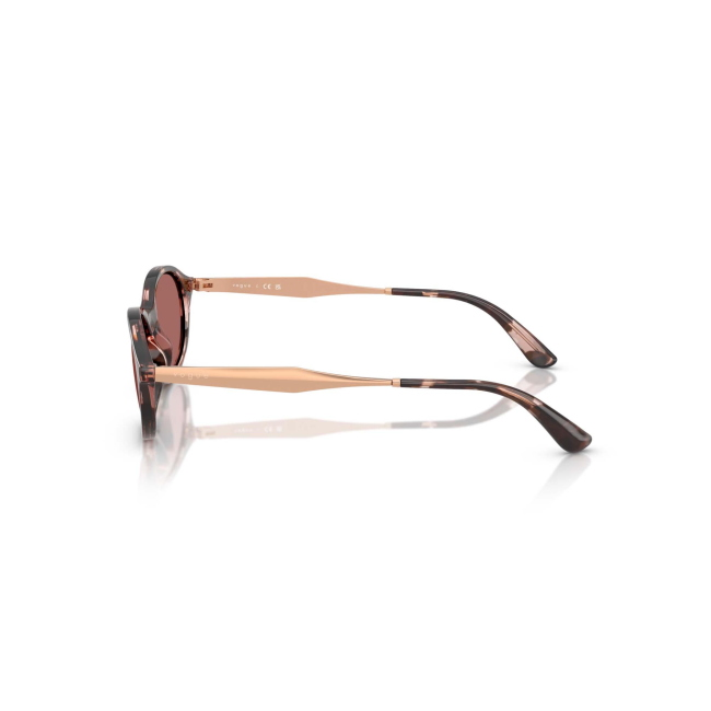 Vogue VO 5625S col. 3199/69 è un occhiale da sole in acetato tartarugato rosa e calibro 52.