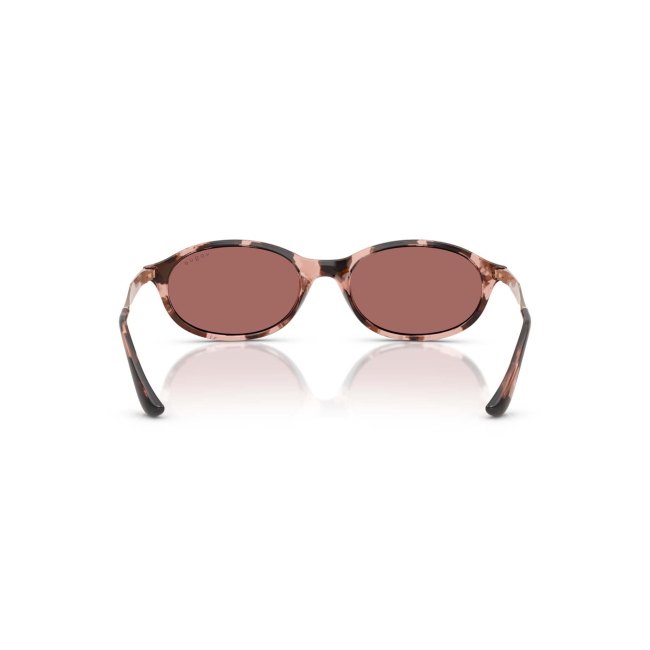 Vogue VO 5625S col. 3199/69 è un occhiale da sole in acetato tartarugato rosa e calibro 52.