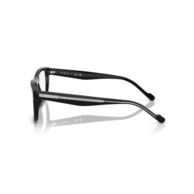 Vogue VO 5619 col. W44 è una montatura da vista in acetato nero lucido e calibro 54.