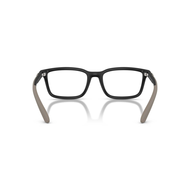 Emporio Armani EA 3259 col. 5001 è una montatura da vista da uomo in acetato nero opaco, dalla forma rettangolare e calibro 56.