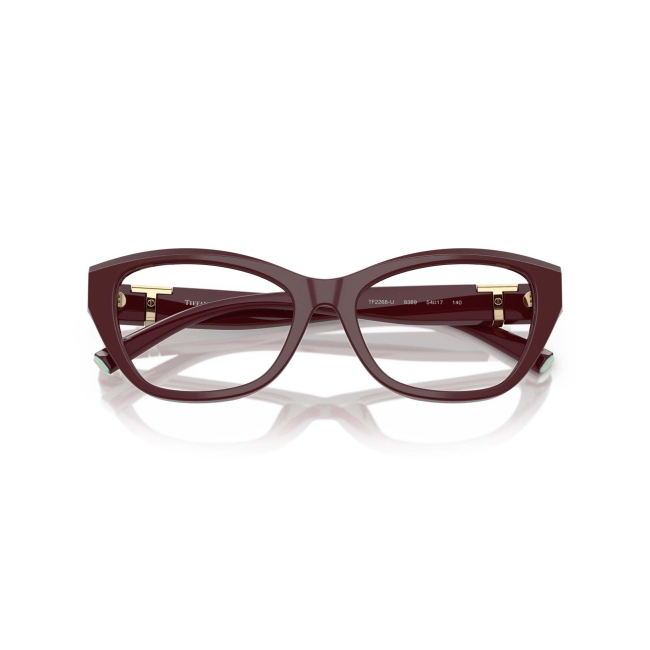 Tiffany & Co. TF 2268U col. 8389 è una montatura da vista da donna in acetato bordeaux bordeaux, dalla forma cat eye e calibro 54.