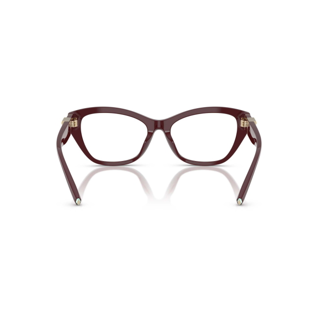 Tiffany & Co. TF 2268U col. 8389 è una montatura da vista da donna in acetato bordeaux bordeaux, dalla forma cat eye e calibro 54.
