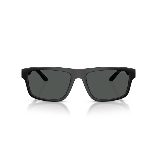 Emporio Armani EA 4244U col. 5001/87 è un occhiale da sole da uomo in acetato nero satinato, dalla forma rettangolare e calibro 57.