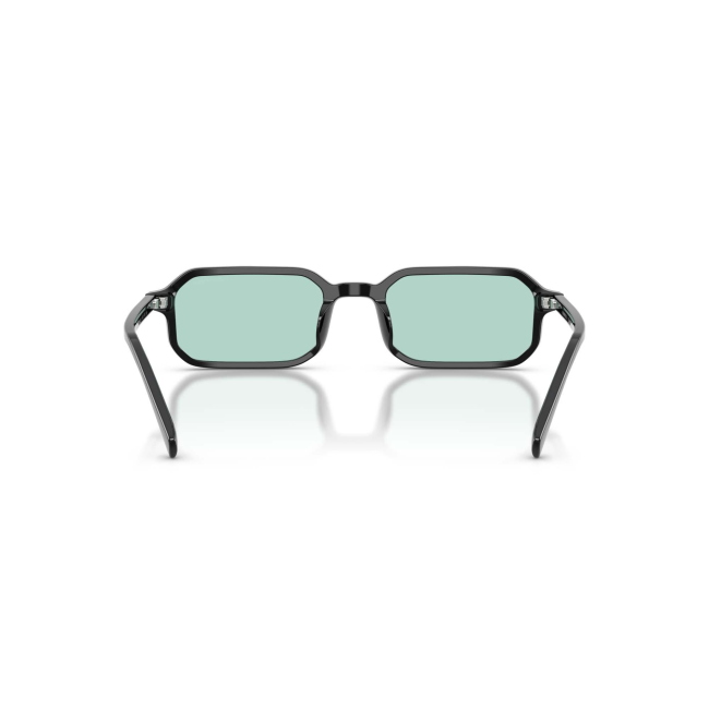 Emporio Armani EA 4253U col. 5017/65 è un occhiale da sole da uomo in acetato nero lucido, dalla forma rettangolare e calibro 54.