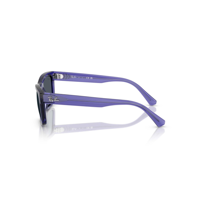 Ray-Ban Junior RJ 9196S col. 7191/87 è un occhiale da sole in acetato viola trasparente e calibro 49.