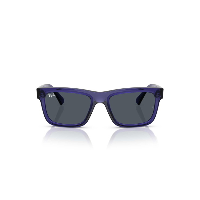Ray-Ban Junior RJ 9196S col. 7191/87 è un occhiale da sole in acetato viola trasparente e calibro 49.