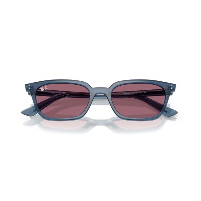 Ray-Ban RB 4456 ZAYA col. 6812/1A è un occhiale da sole in acetato azzurro trasparente e calibro 53.