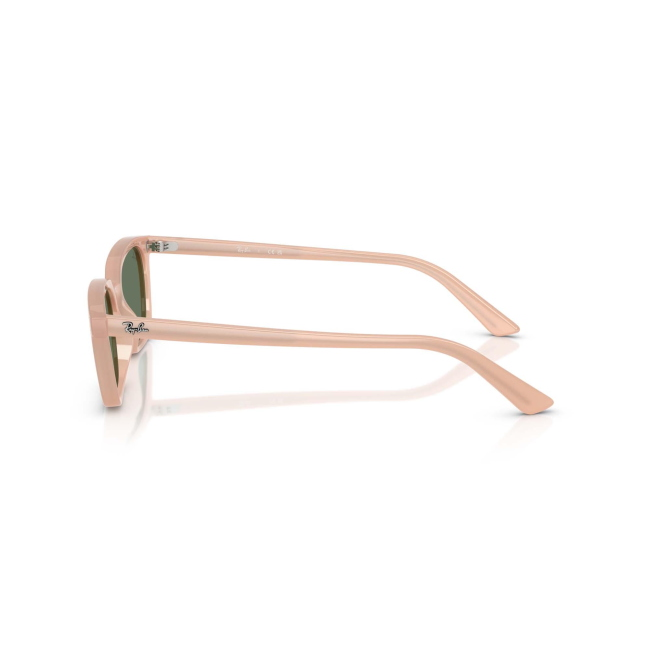 Ray-Ban RB 4456 ZAYA col. 6811/82 è un occhiale da sole in acetato rosa e calibro 53.