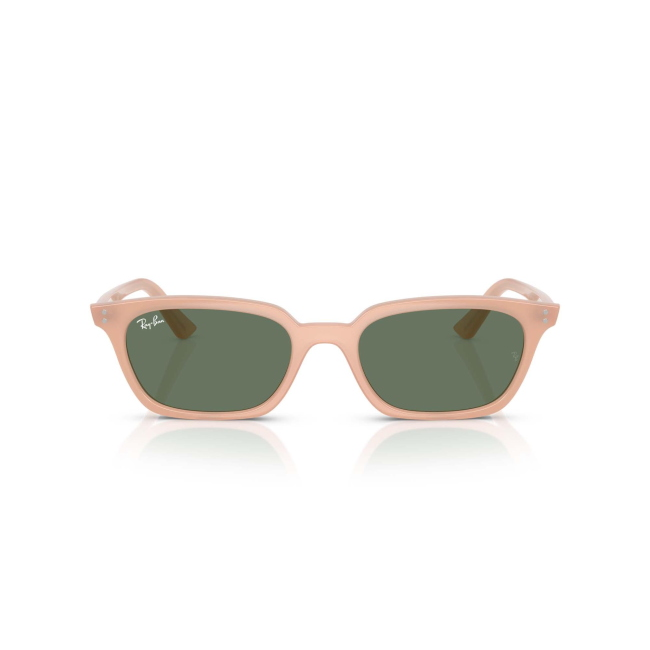 Ray-Ban RB 4456 ZAYA col. 6811/82 è un occhiale da sole in acetato rosa e calibro 53.