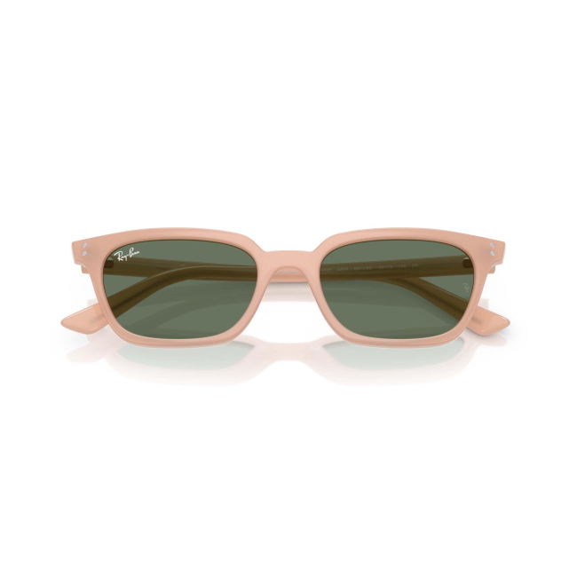Ray-Ban RB 4456 ZAYA col. 6811/82 è un occhiale da sole in acetato rosa e calibro 53.