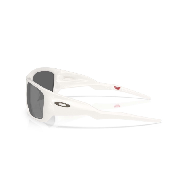 Oakley OO 9486 MASSETER col. 03 è un occhiale da sole in acetato vapore opaco bianchi e calibro 60.