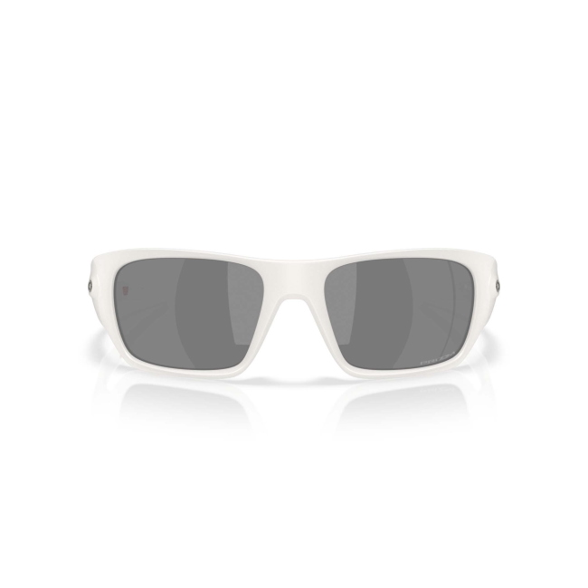 Oakley OO 9486 MASSETER col. 03 è un occhiale da sole in acetato vapore opaco bianchi e calibro 60.