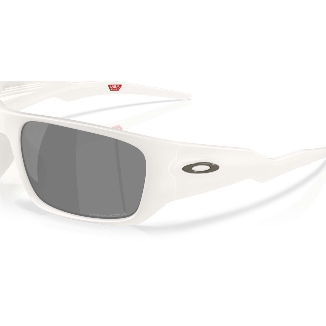 Oakley OO 9486 MASSETER col. 03 è un occhiale da sole in acetato vapore opaco bianchi e calibro 60.