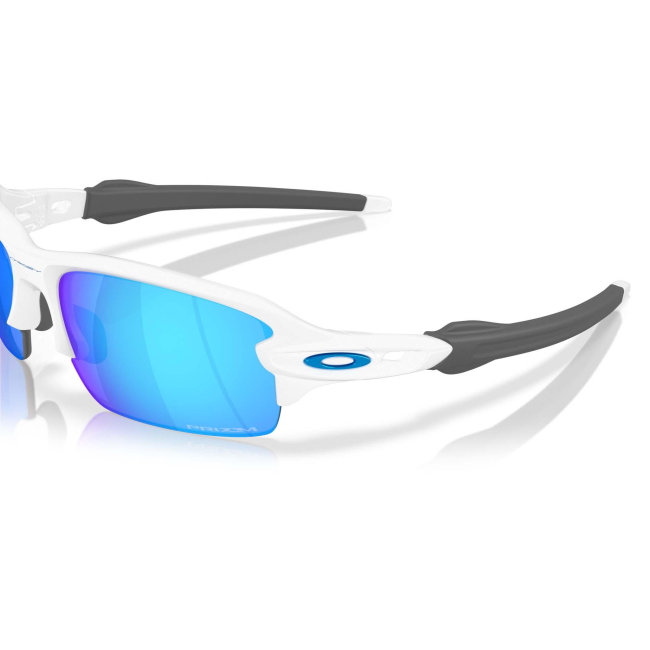 Oakley OO 9511 FLAK 2.0 S col. 02 è un occhiale da sole in acetato bianco lucido e calibro 59.