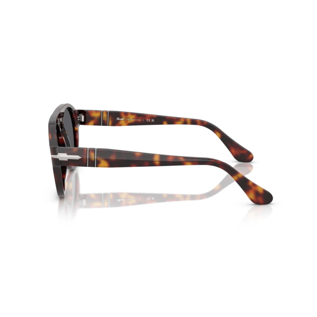 Persol PO 3370S col. 24/B1 è un occhiale da sole da donna in acetato marrone tartarugato, dalla forma pilot e calibro 53.