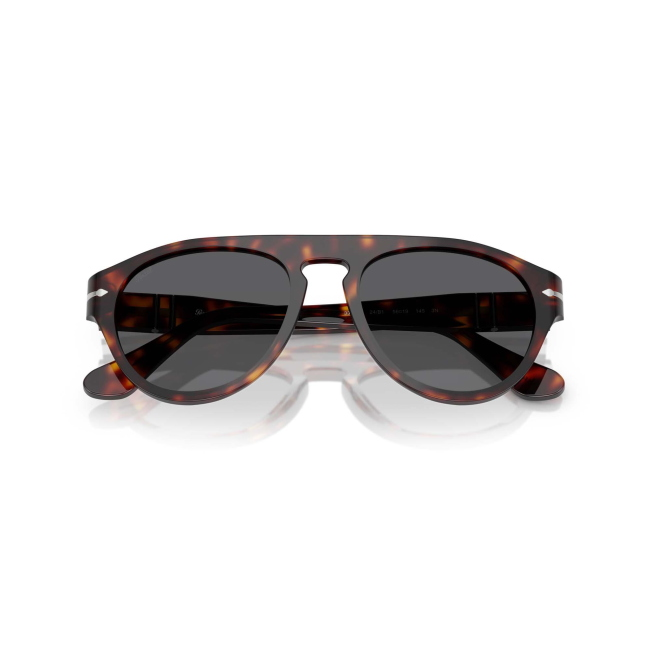 Persol PO 3370S col. 24/B1 è un occhiale da sole da donna in acetato marrone tartarugato, dalla forma pilot e calibro 53.