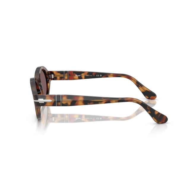 Persol PO 3378S LORIS col. 1052/53 è un occhiale da sole da donna in acetato marrone tartarugato, dalla forma ovale e calibro 51.