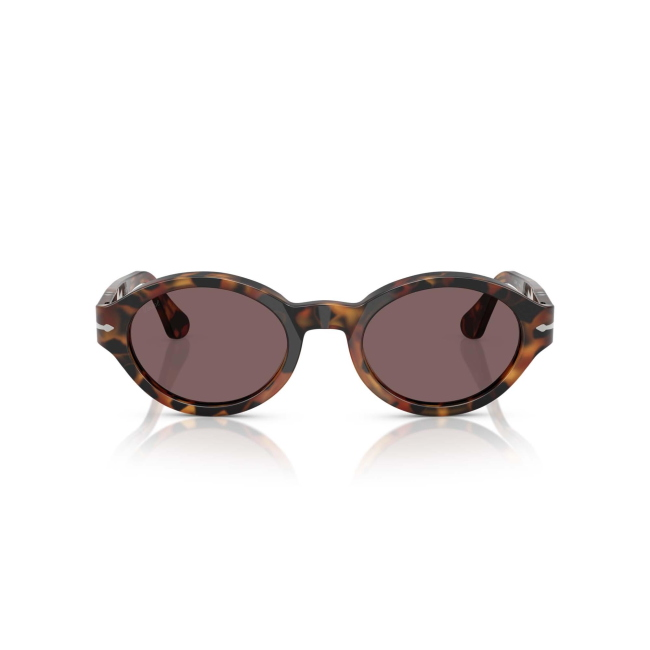 Persol PO 3378S LORIS col. 1052/53 è un occhiale da sole da donna in acetato marrone tartarugato, dalla forma ovale e calibro 51.