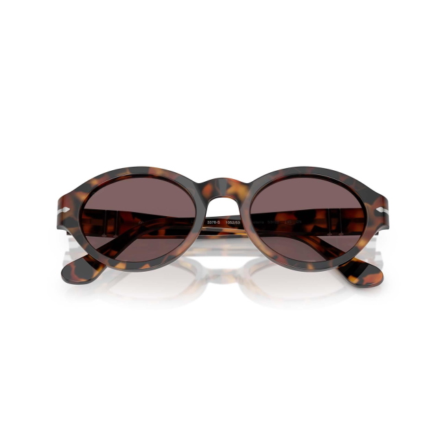 Persol PO 3378S LORIS col. 1052/53 è un occhiale da sole da donna in acetato marrone tartarugato, dalla forma ovale e calibro 51.
