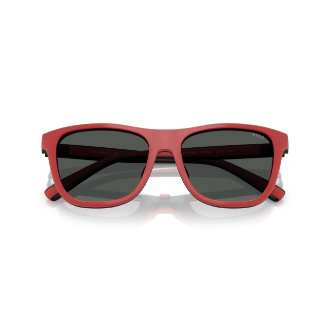 Polo Ralph Lauren PH 4228U col. 5001/87 è un occhiale da sole in acetato nero e rosso satinato e calibro 55.