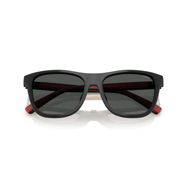 Polo Ralph Lauren PH 4228U col. 5001/87 è un occhiale da sole in acetato nero e rosso satinato e calibro 55.