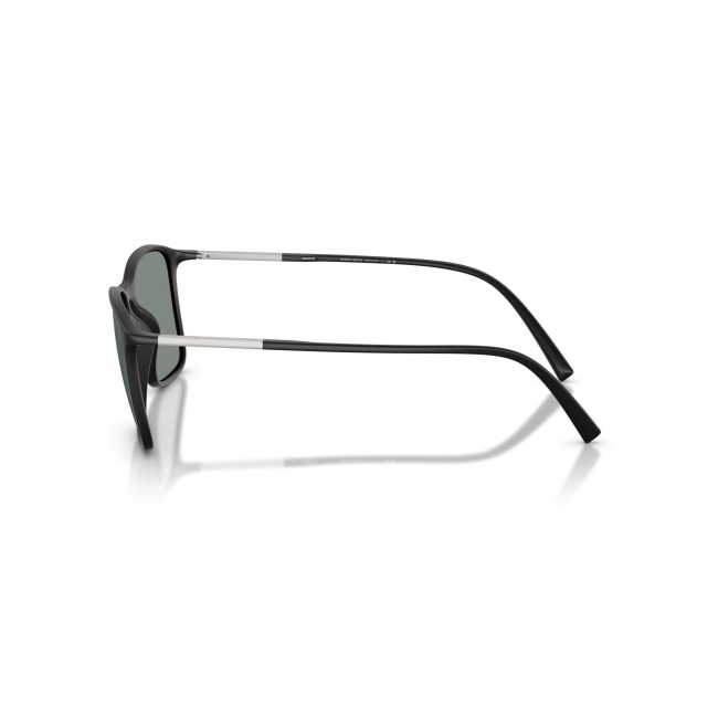 Giorgio Armani AR 8231U col. 5042/1 è un occhiale da sole in acetato nero satinato e calibro 54.