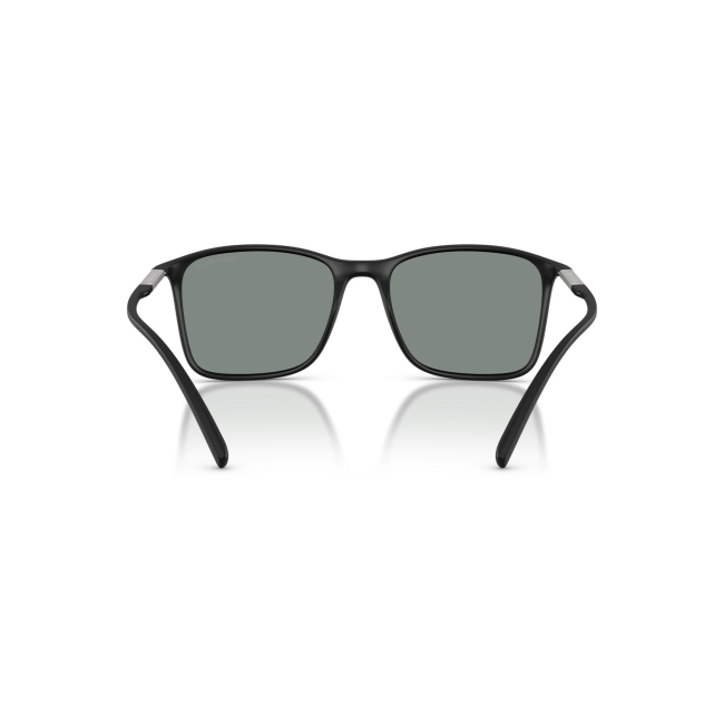 Giorgio Armani AR 8231U col. 5042/1 è un occhiale da sole in acetato nero satinato e calibro 54.