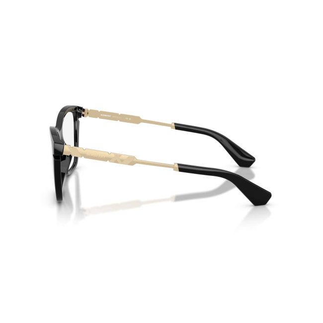 Burberry BE 2427U col. 3001 è una montatura da vista da donna in acetato nero lucido, dalla forma cat eye e calibro 54.