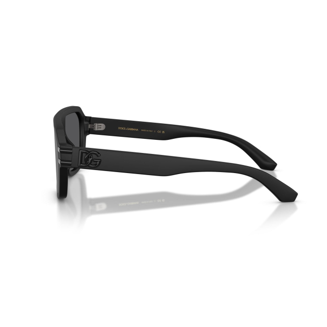Dolce & Gabbana DG 4507 col. 2525/6G è un occhiale da sole da uomo in acetato nero satinato, dalla forma pilot e calibro 27.