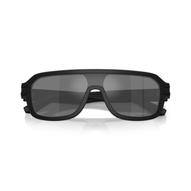 Dolce & Gabbana DG 4507 col. 2525/6G è un occhiale da sole da uomo in acetato nero satinato, dalla forma pilot e calibro 27.