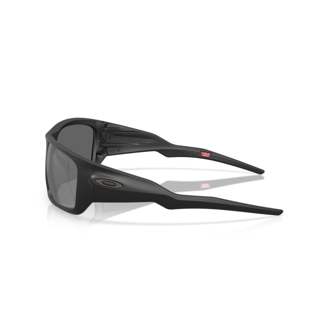 Oakley OO 9486 MASSETER col. 06 è un occhiale da sole in acetato nero satinato e calibro 60.
