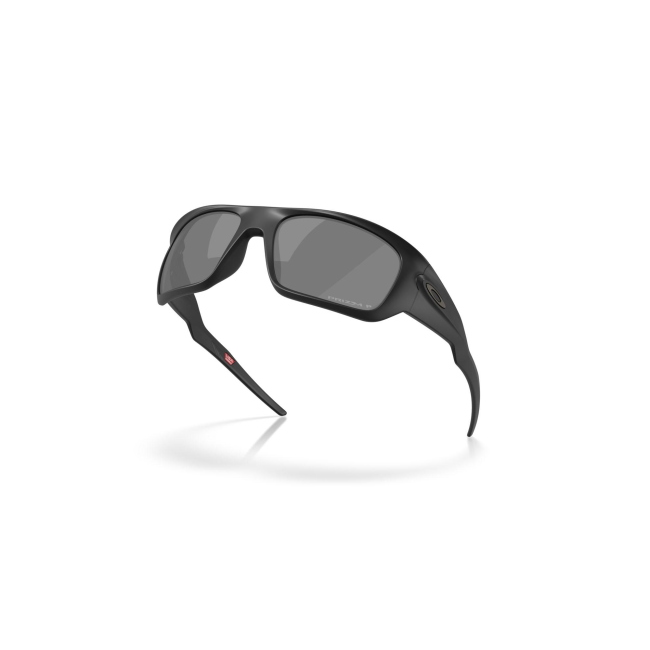 Oakley OO 9486 MASSETER col. 06 è un occhiale da sole in acetato nero satinato e calibro 60.