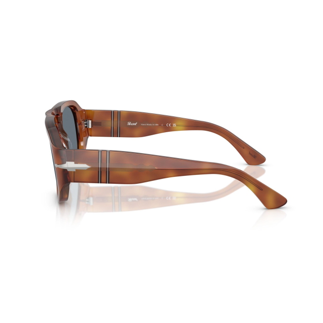 Persol PO 3373S VINCENT col. 96/56 è un occhiale da sole da donna in acetato terra di siena marroni, dalla forma pilot e calibro 53.
