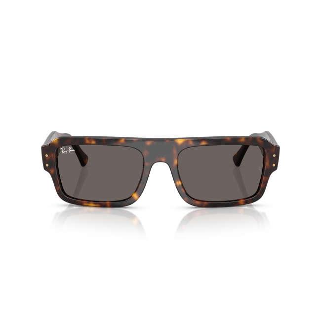Ray-Ban RB 4454 LUKAS col. 1359/B1 è un occhiale da sole in acetato marrone tartarugato e calibro 56.
