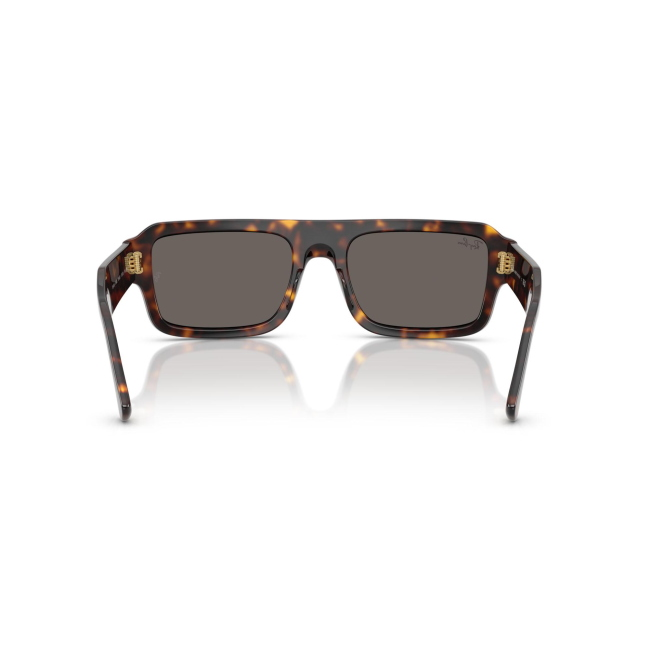 Ray-Ban RB 4454 LUKAS col. 1359/B1 è un occhiale da sole in acetato marrone tartarugato e calibro 56.