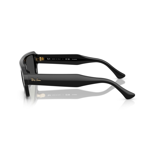Ray-Ban RB 4454 LUKAS col. 6677/48 è un occhiale da sole in acetato nero lucido e calibro 56.